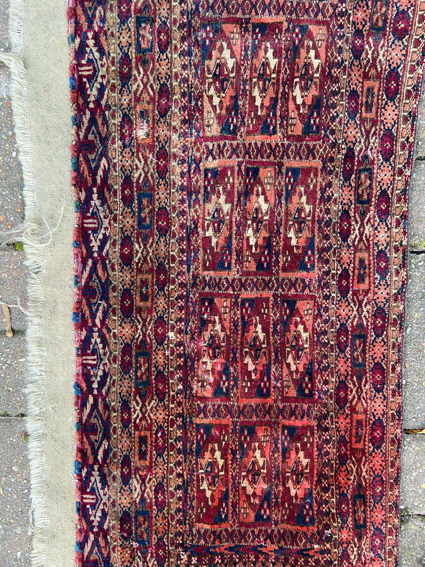 Small vintage Kelaty woollen rug, 100% wool, charming, worn and aged (Old Caucasian)