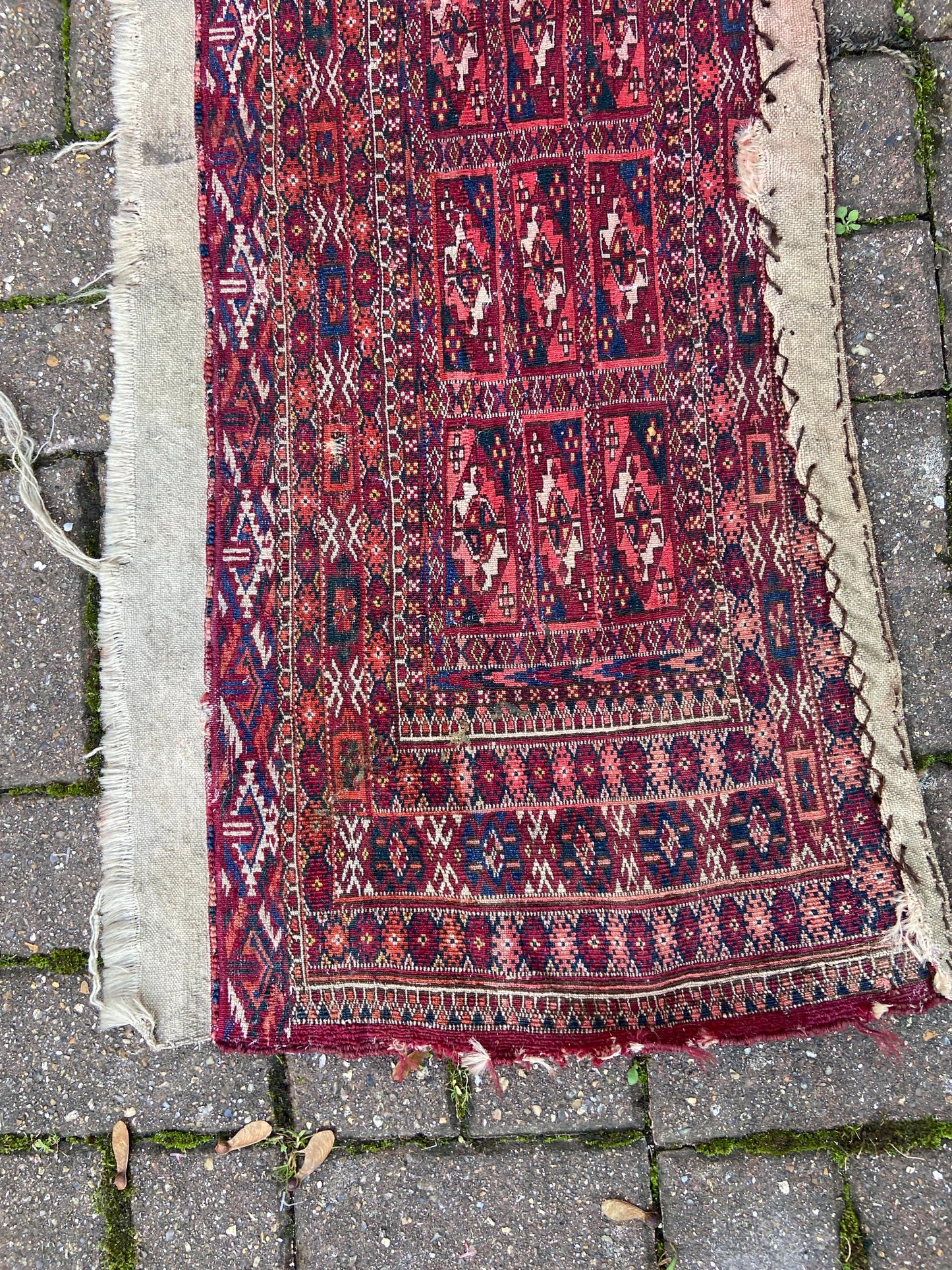 Small vintage Kelaty woollen rug, 100% wool, charming, worn and aged (Old Caucasian)