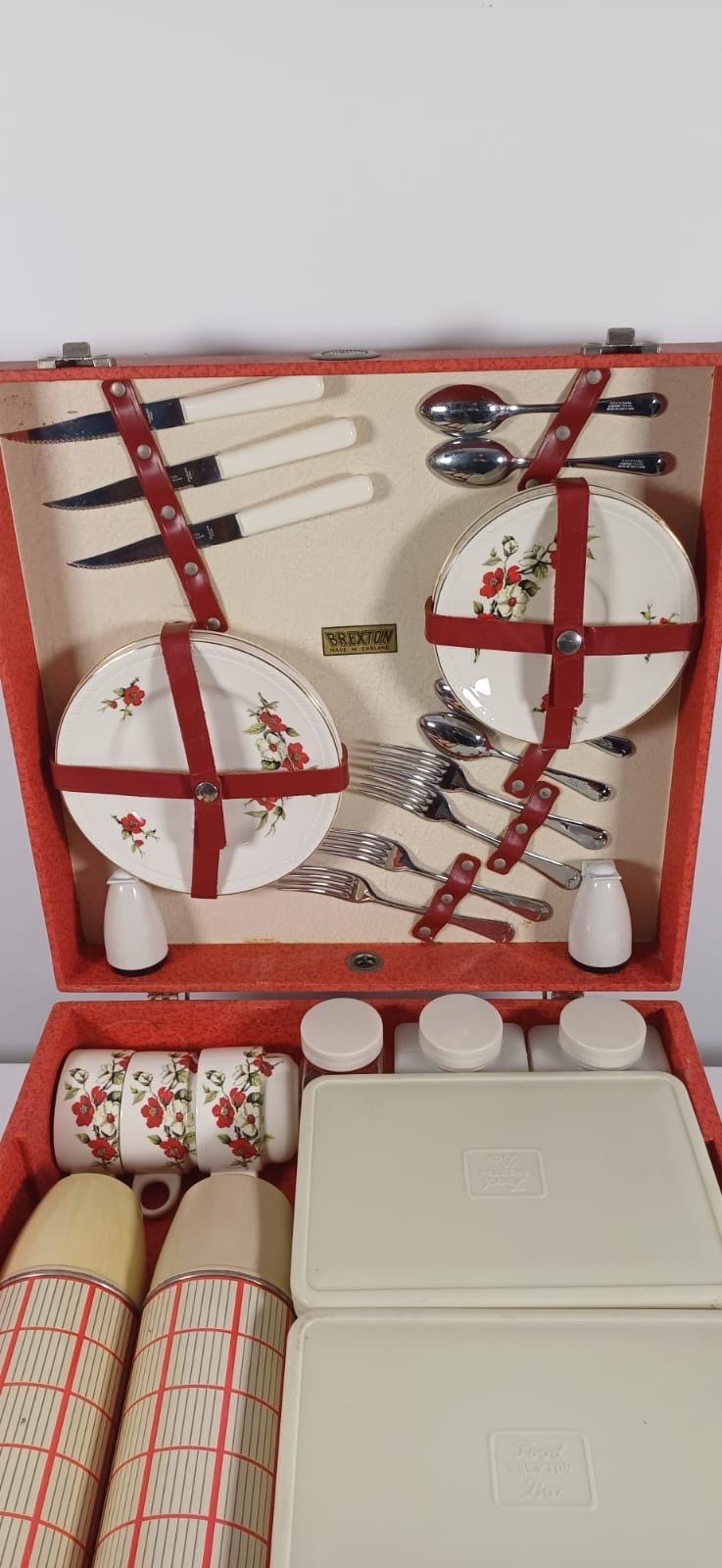 Mid century picnic set in hard box with four place settings and all the extras