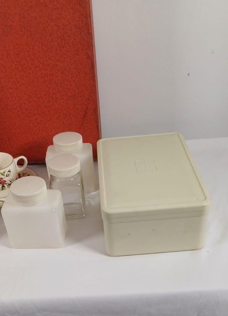 Mid century picnic set in hard box with four place settings and all the extras