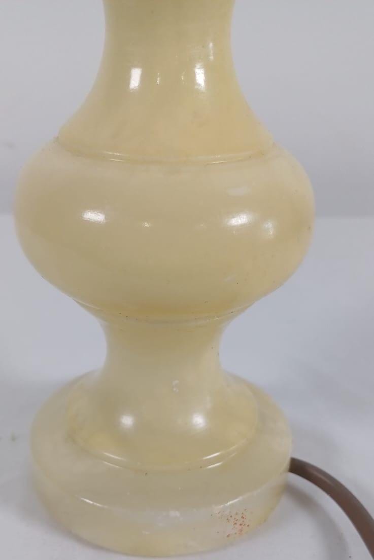 Vintage retro alabaster small table lamp - attractive and vgc - working