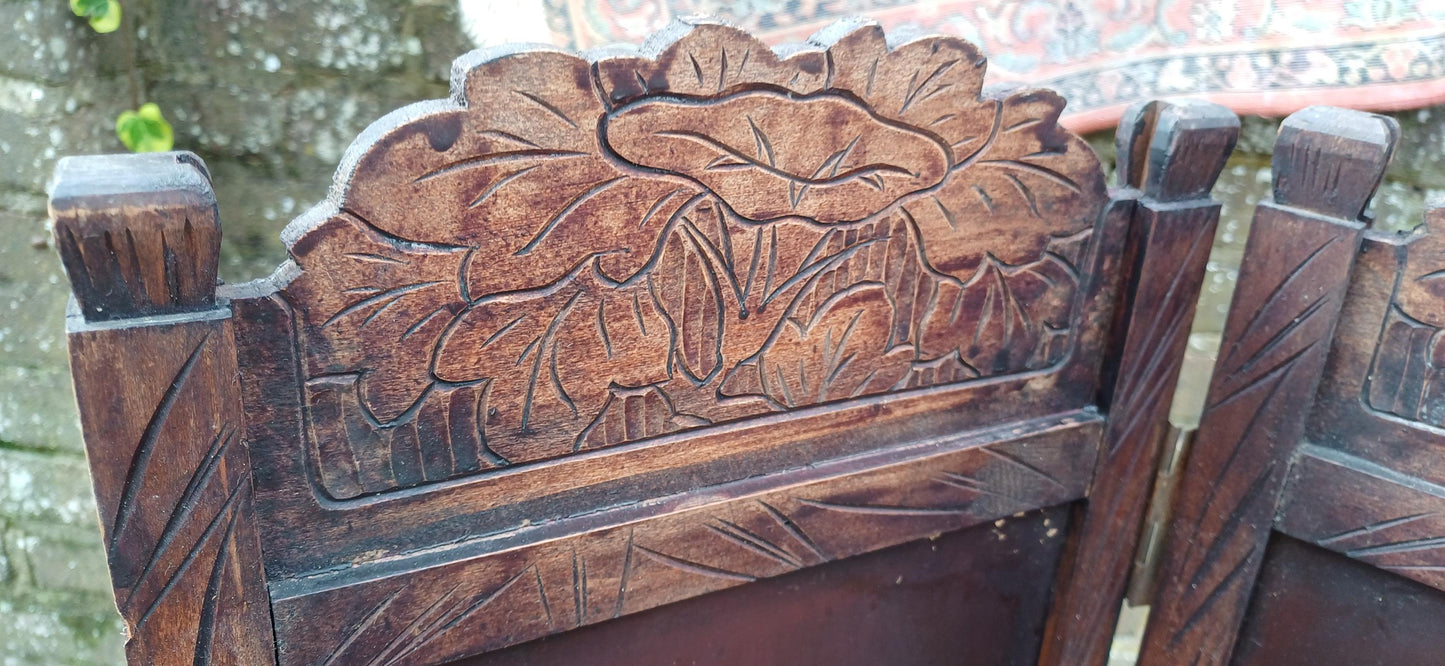 Beautiful Victorian Oriental Decorative Folding Screen Fire Screen