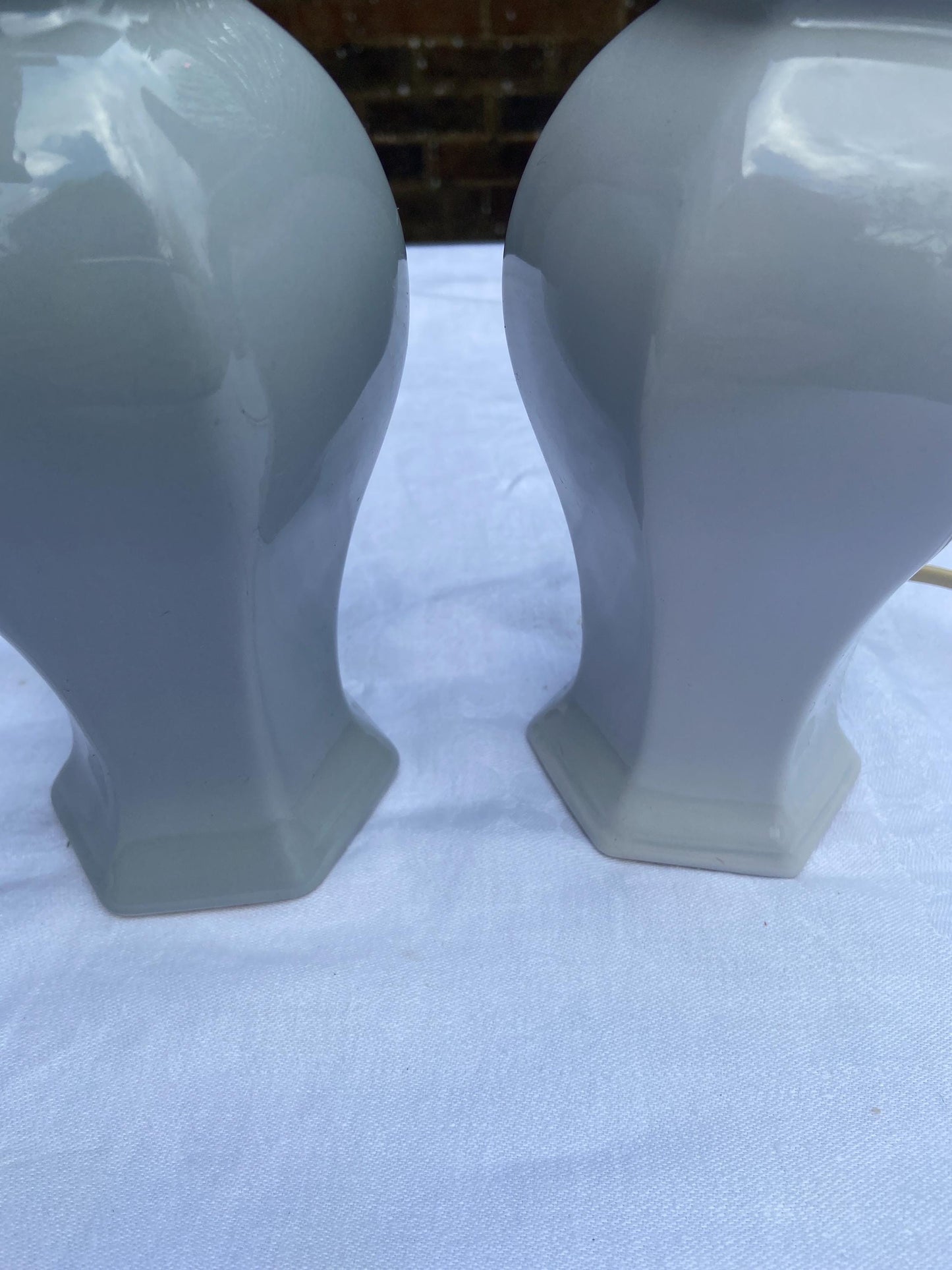 Two matching vintage ceramic table lamps ginger jar style - light grey and white - small vintage table lamps, working condition