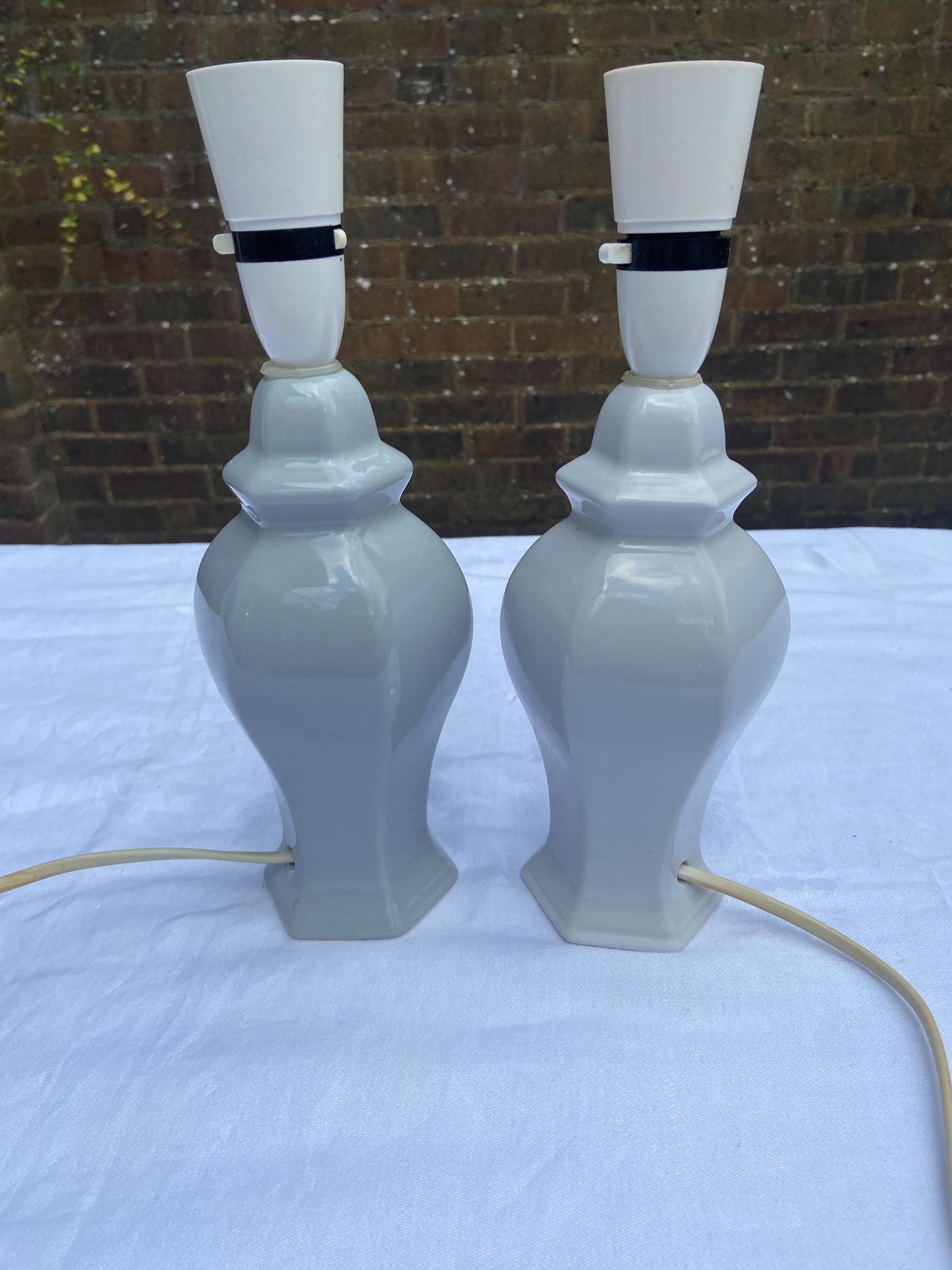 Two matching vintage ceramic table lamps ginger jar style - light grey and white - small vintage table lamps, working condition