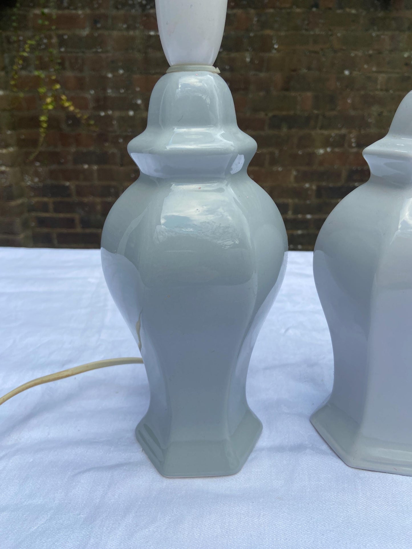 Two matching vintage ceramic table lamps ginger jar style - light grey and white - small vintage table lamps, working condition
