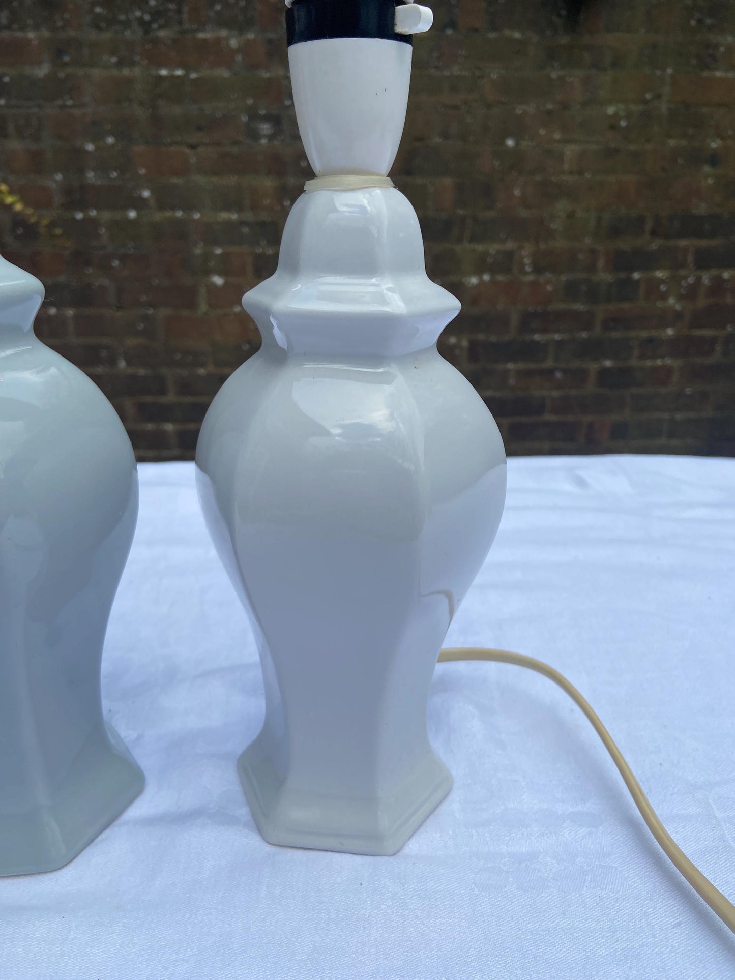 Two matching vintage ceramic table lamps ginger jar style - light grey and white - small vintage table lamps, working condition