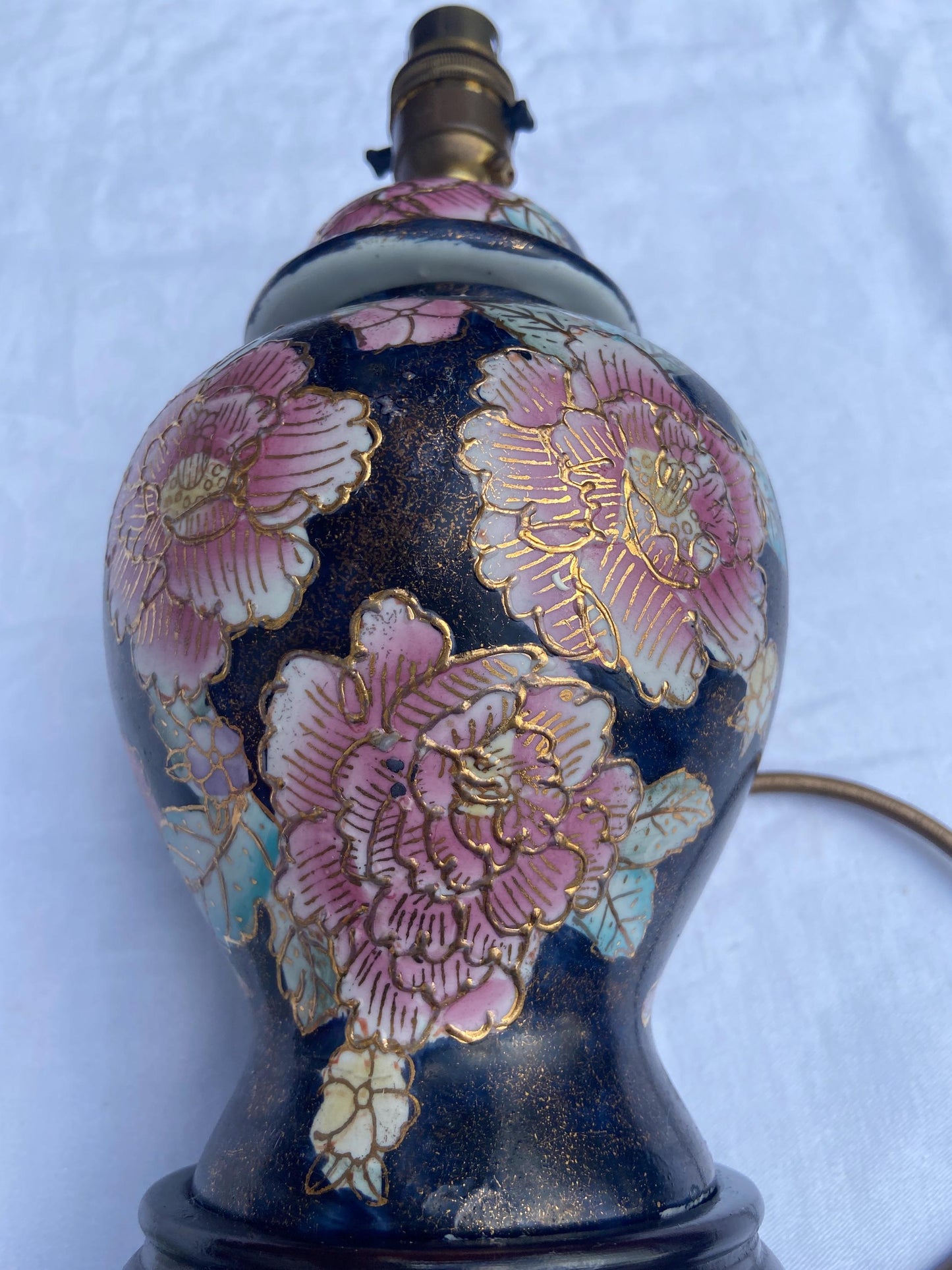 Original vintage C A Lighting Oriental Ginger Jar style table lamp - navy and gold with pink bold flowers - working condition