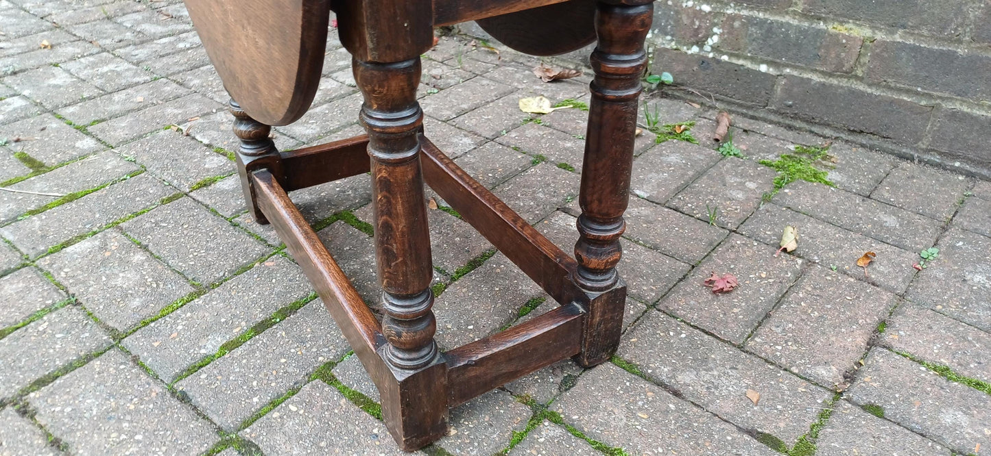 Quality Solid Oak Utility Stool with Swivel Top – Versatile Coffee Table or Seat