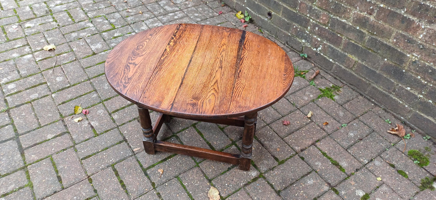 Quality Solid Oak Utility Stool with Swivel Top – Versatile Coffee Table or Seat