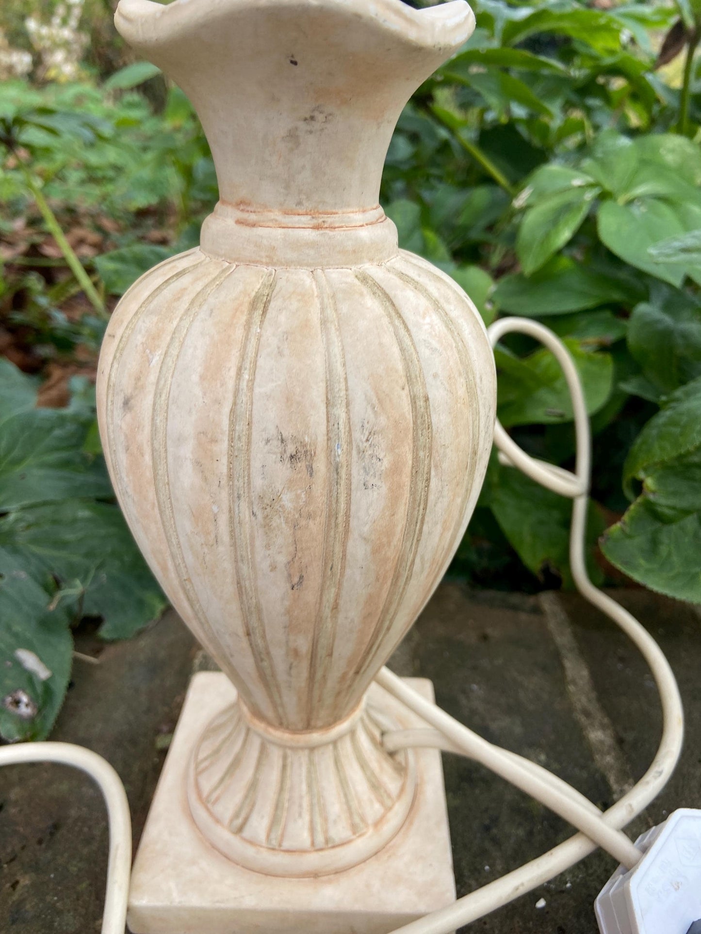 Vintage mock Grecian Urn Style Table Lamp - working