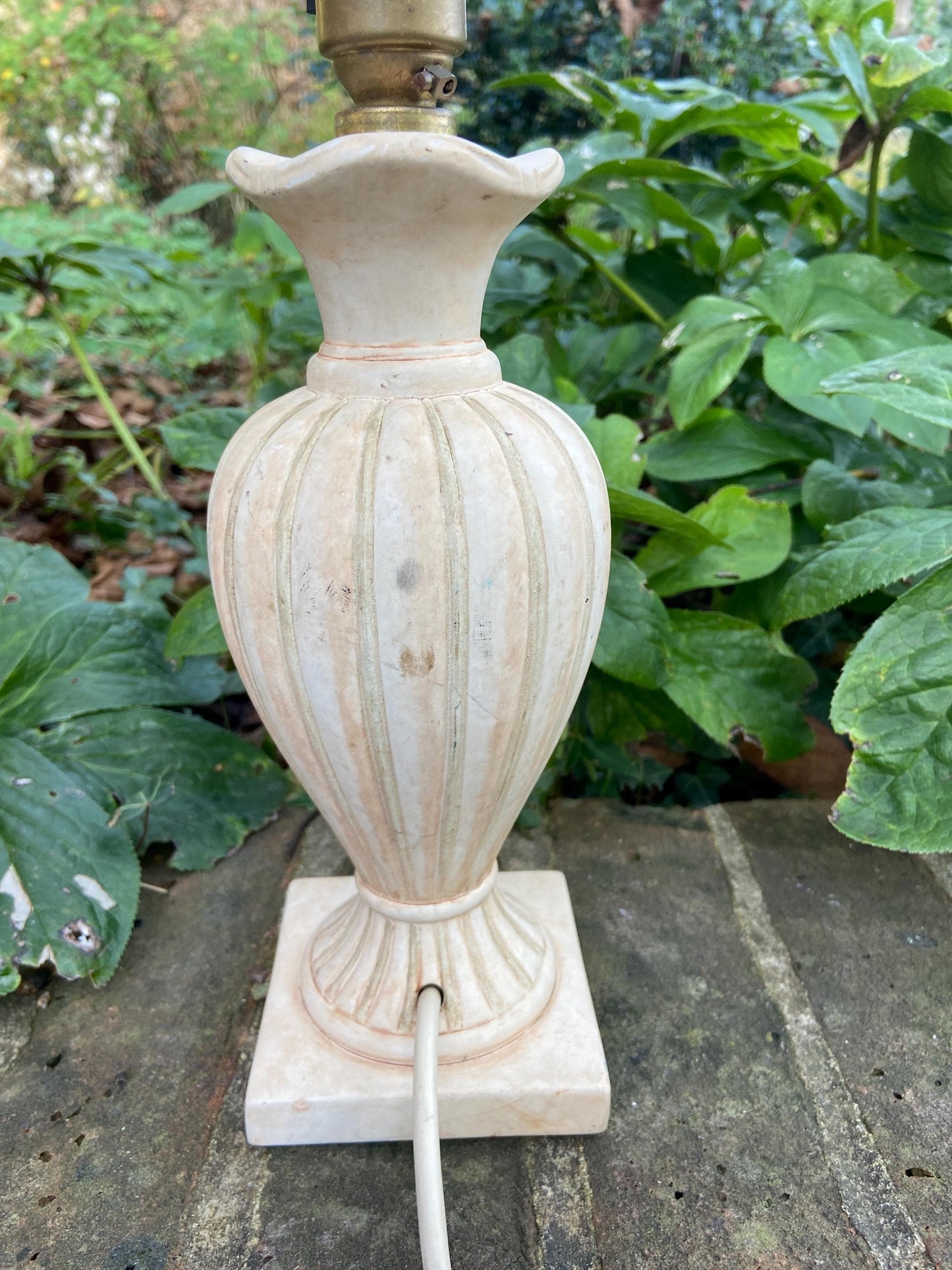 Vintage mock Grecian Urn Style Table Lamp - working