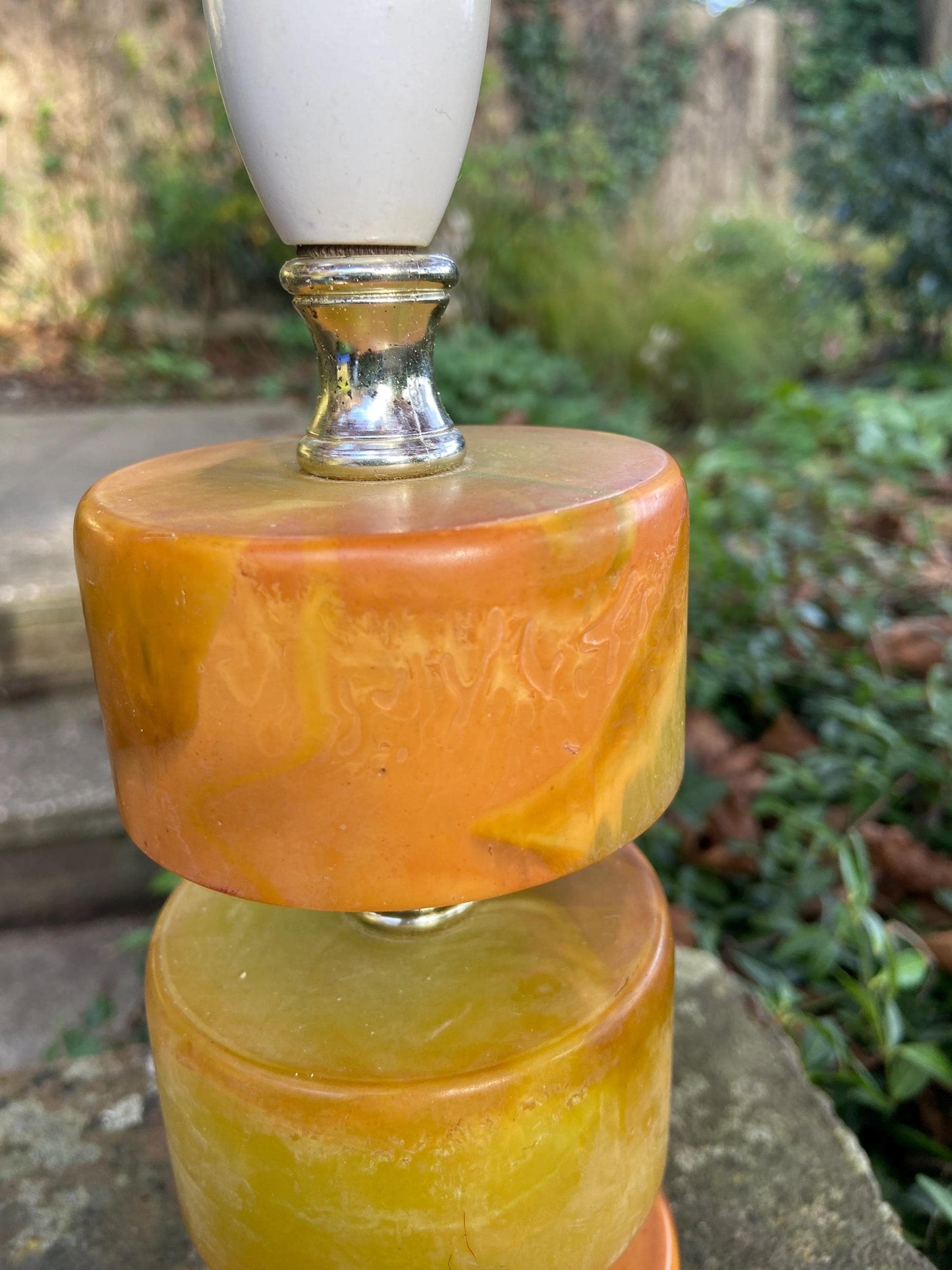 Fantastic retro faux amber tower table lamp - working