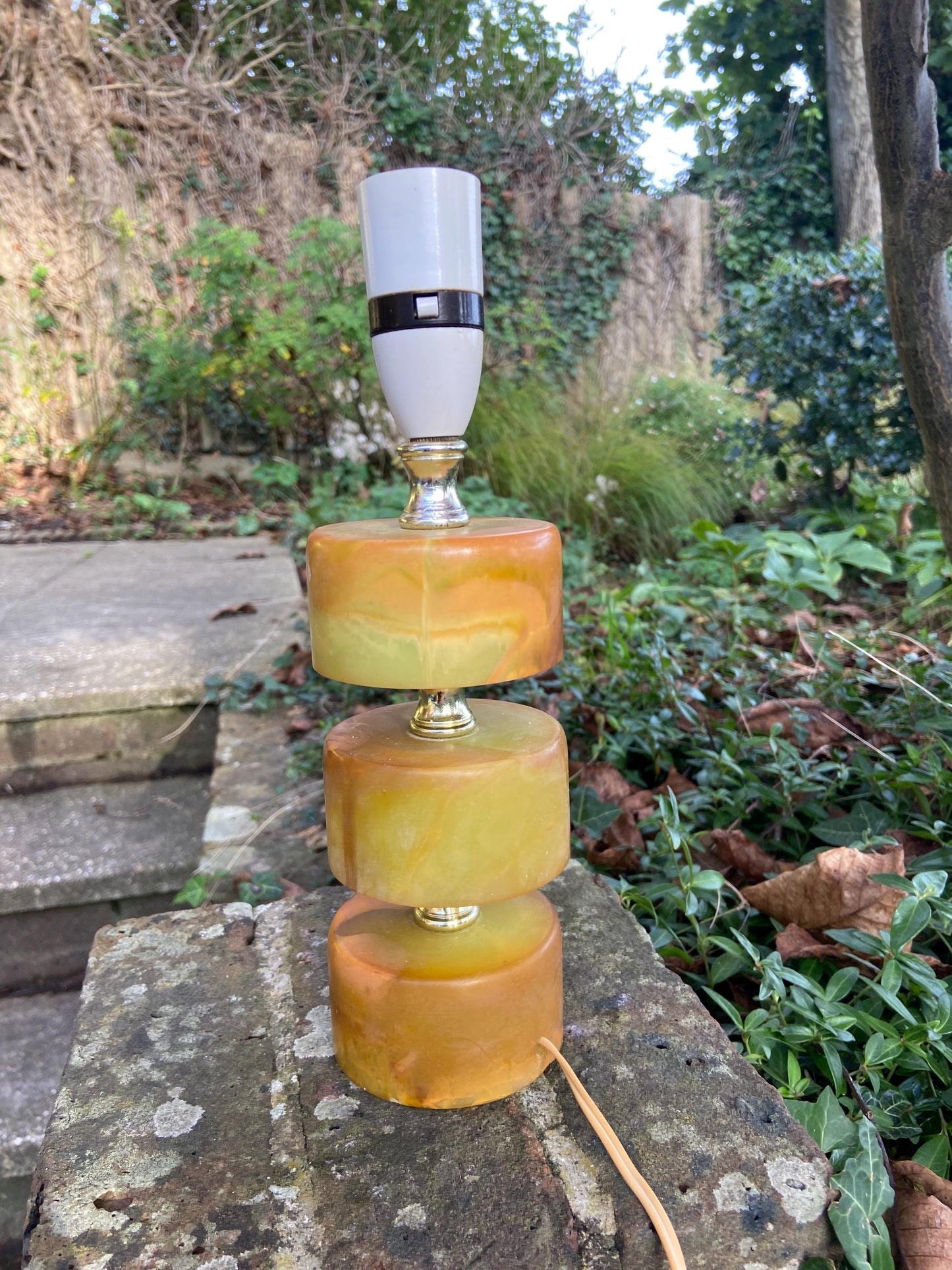 Fantastic retro faux amber tower table lamp - working