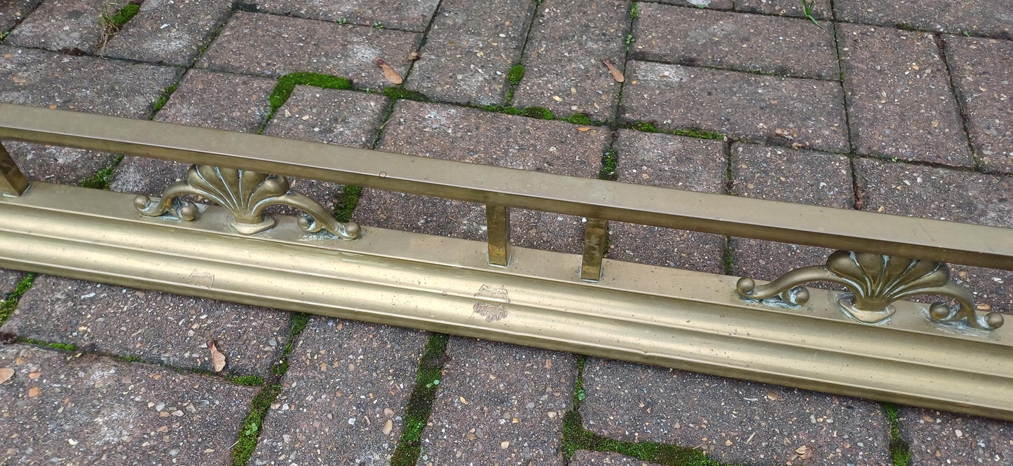 Large and Attractive Vintage Victorian Brass Fender – Elegant Fire Guard and Fireplace Decoration