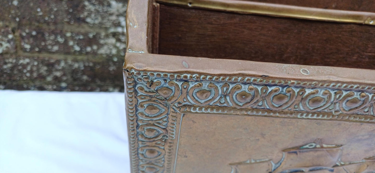 Vintage Mid-Century Brass Galleon Magazine Rack – Nautical Decor for Classic Charm