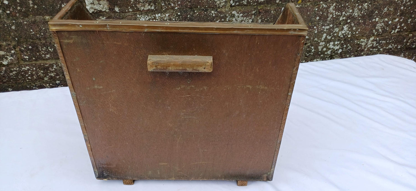 Vintage Mid-Century Brass Galleon Magazine Rack – Nautical Decor for Classic Charm