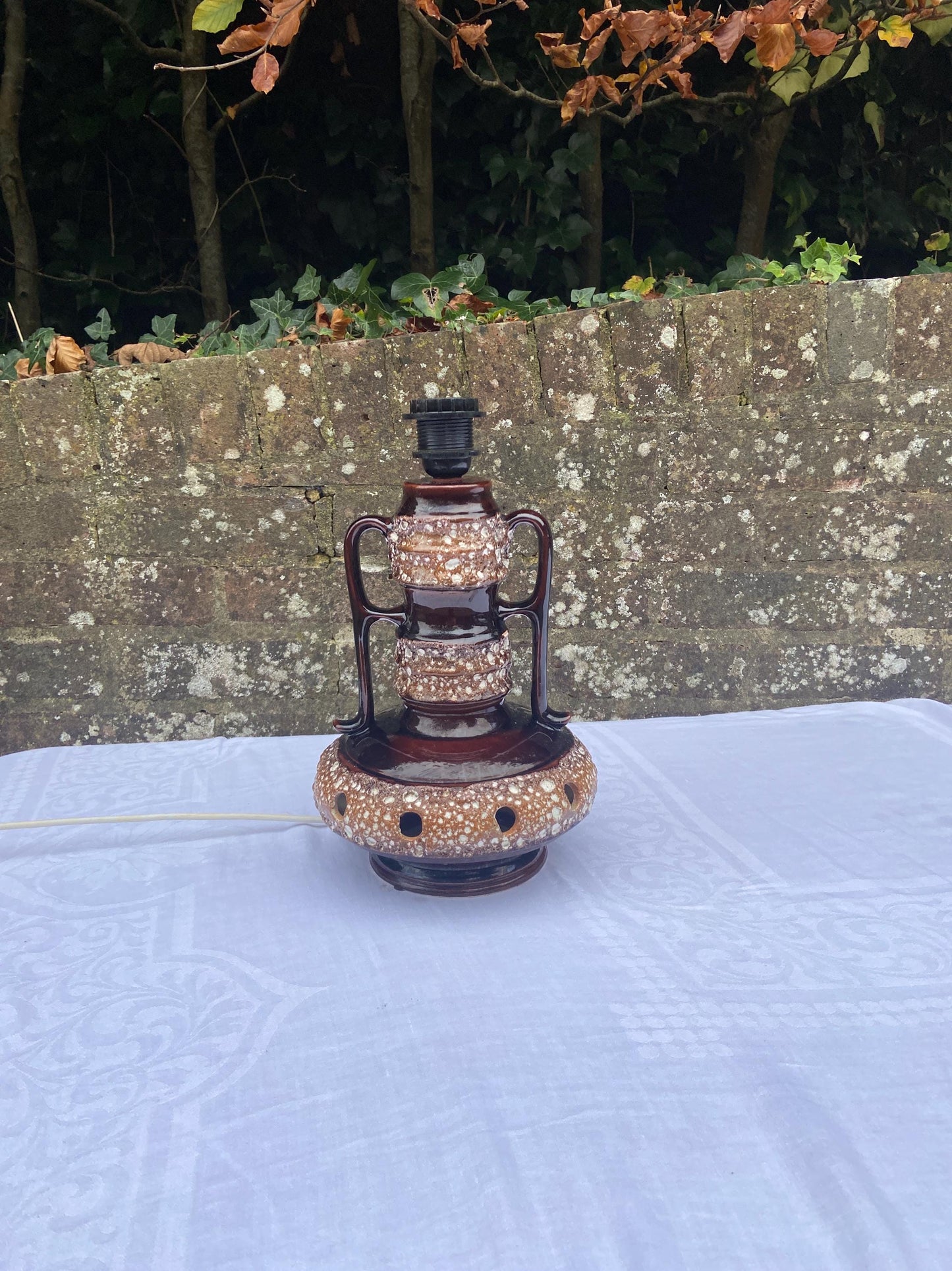 Original retro lava pottery table lamp - working