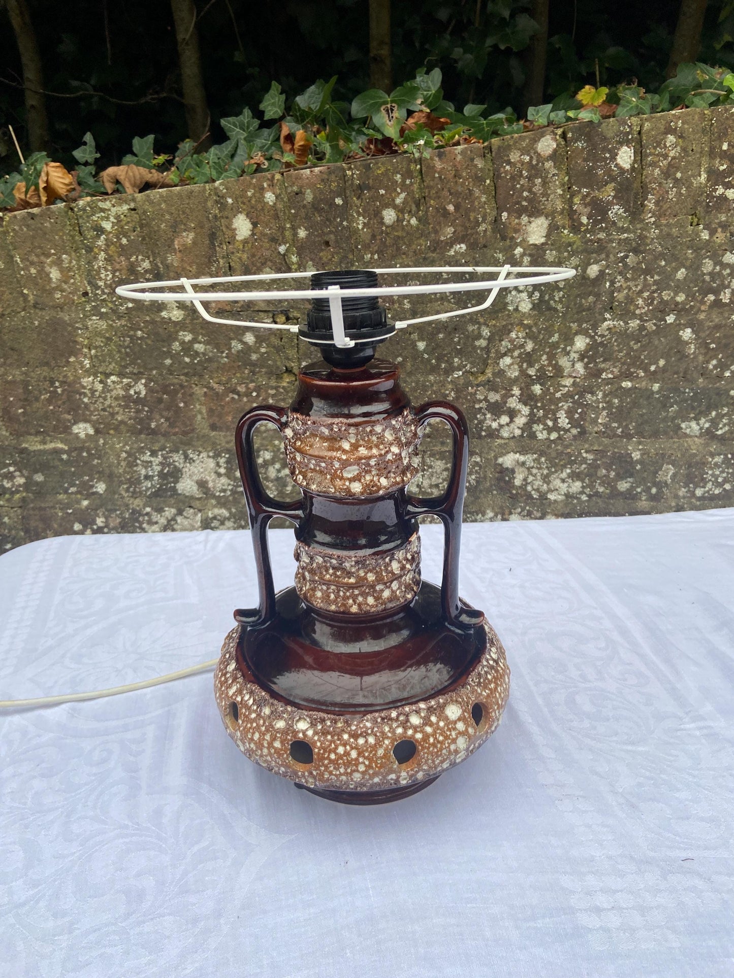 Original retro lava pottery table lamp - working