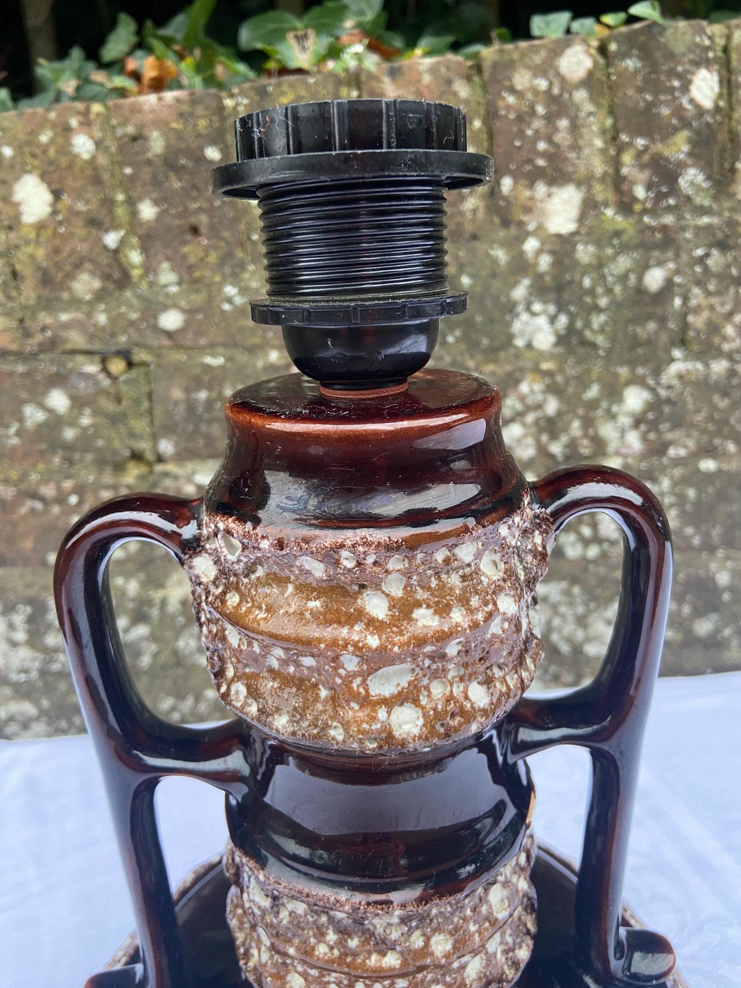 Original retro lava pottery table lamp - working