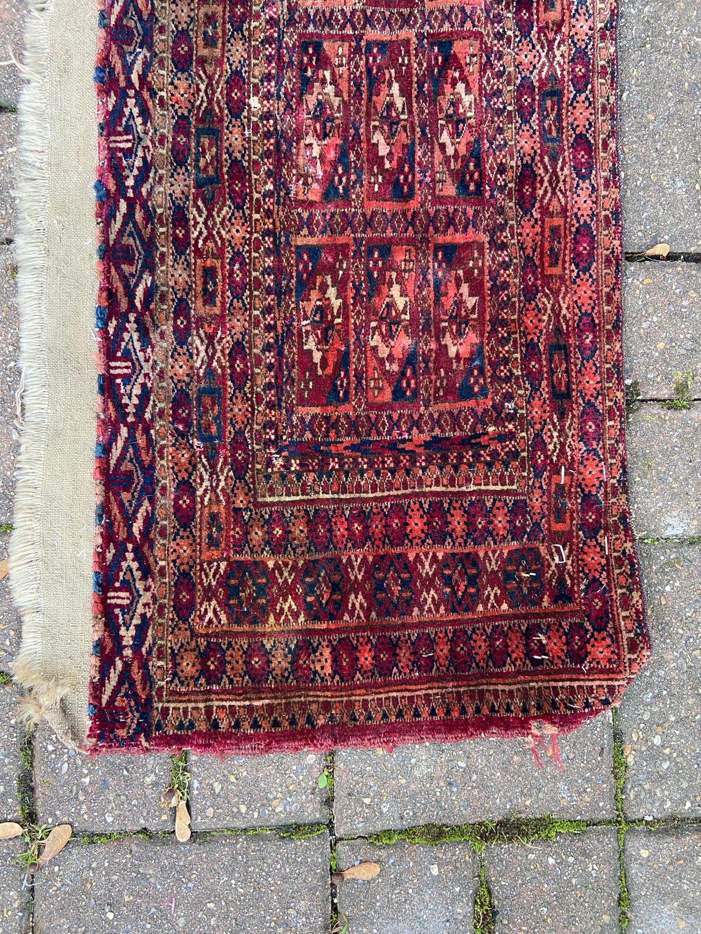 Small vintage Kelaty woollen rug, 100% wool, charming, worn and aged (Old Caucasian)