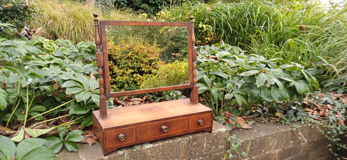 Charming Vintage Mahogany Dressing Table – Adjustable Mirror & Ample Storage