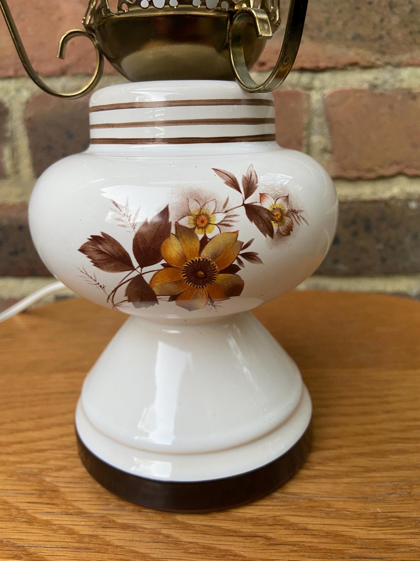 1970s mock Victorian oil lamp in white ceramic, brass shade holder and vintage floral motif - working condition