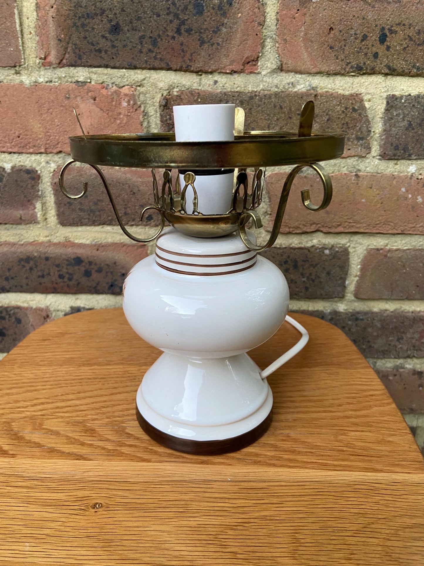 1970s mock Victorian oil lamp in white ceramic, brass shade holder and vintage floral motif - working condition