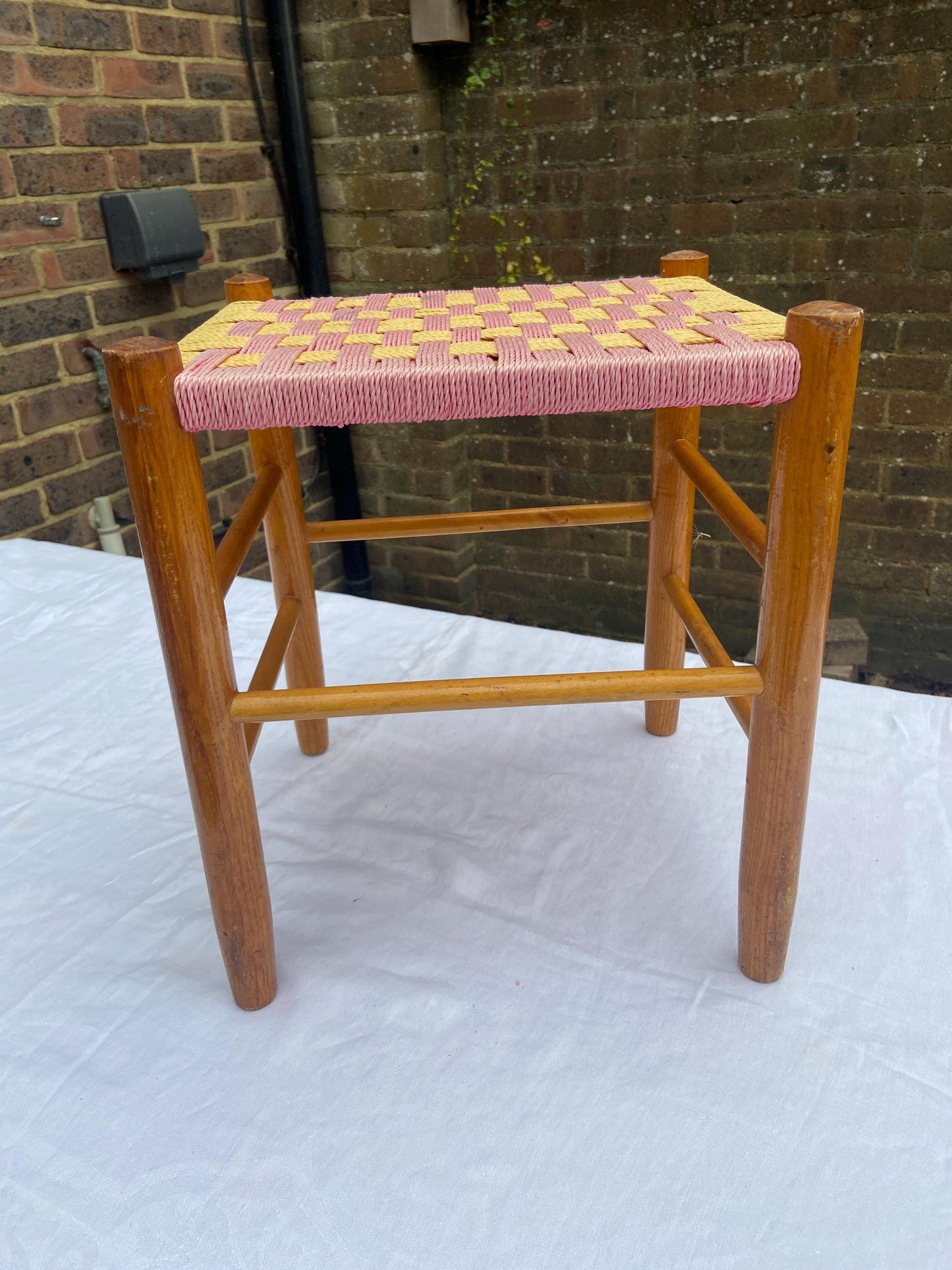 Retro vintage pink and cream woven string stool with golden wooden frame - vgc