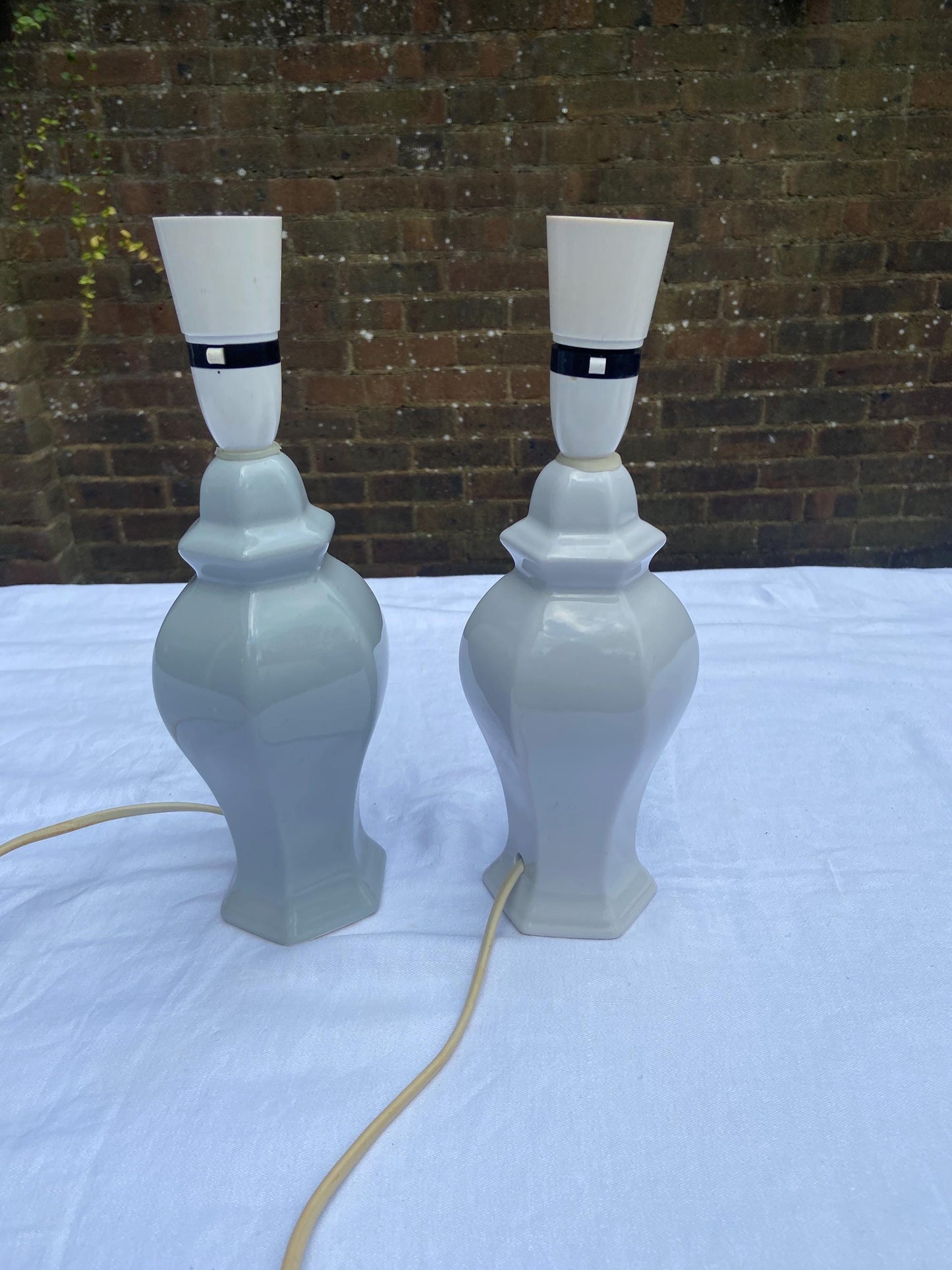 Two matching vintage ceramic table lamps ginger jar style - light grey and white - small vintage table lamps, working condition