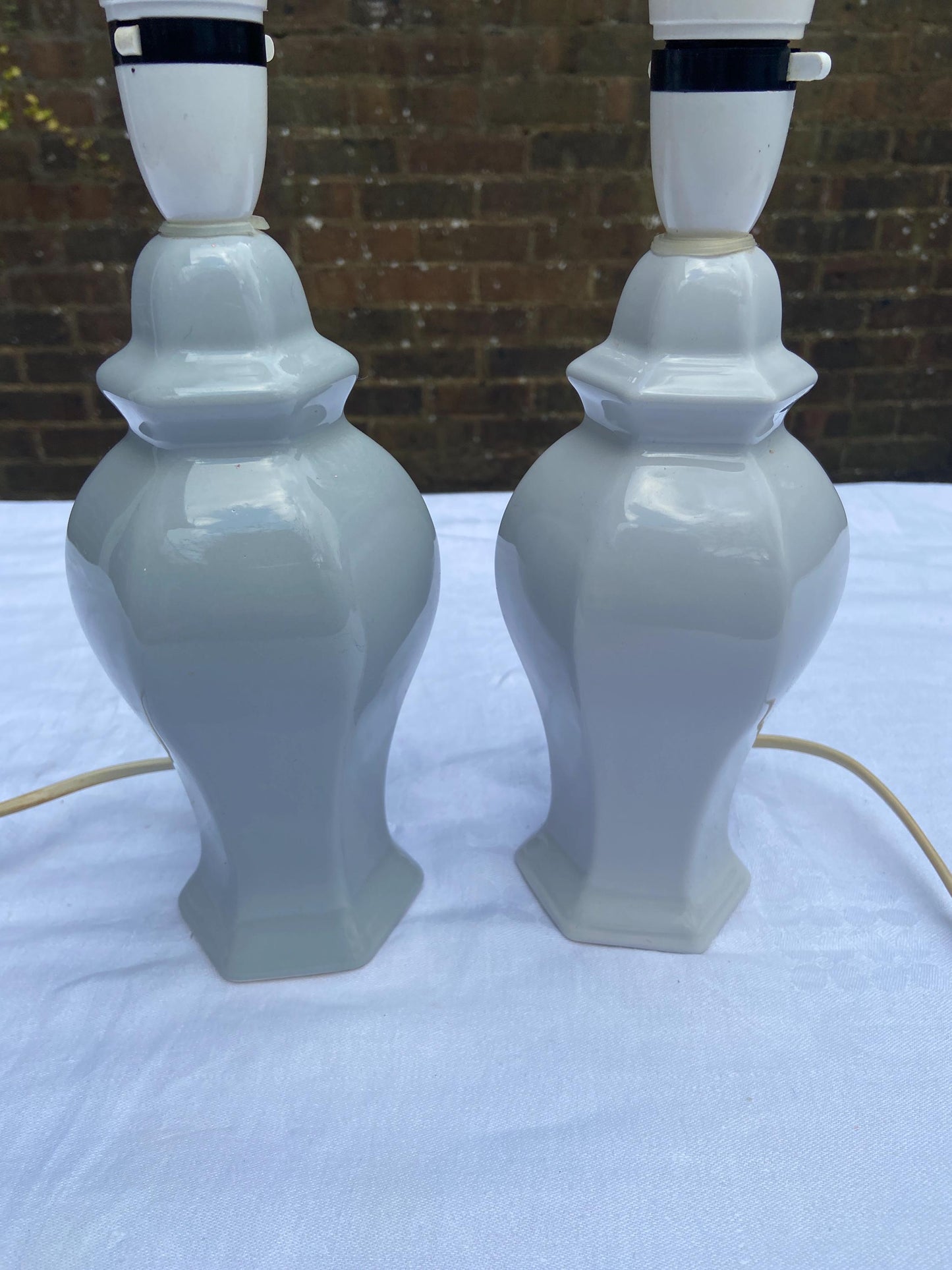 Two matching vintage ceramic table lamps ginger jar style - light grey and white - small vintage table lamps, working condition
