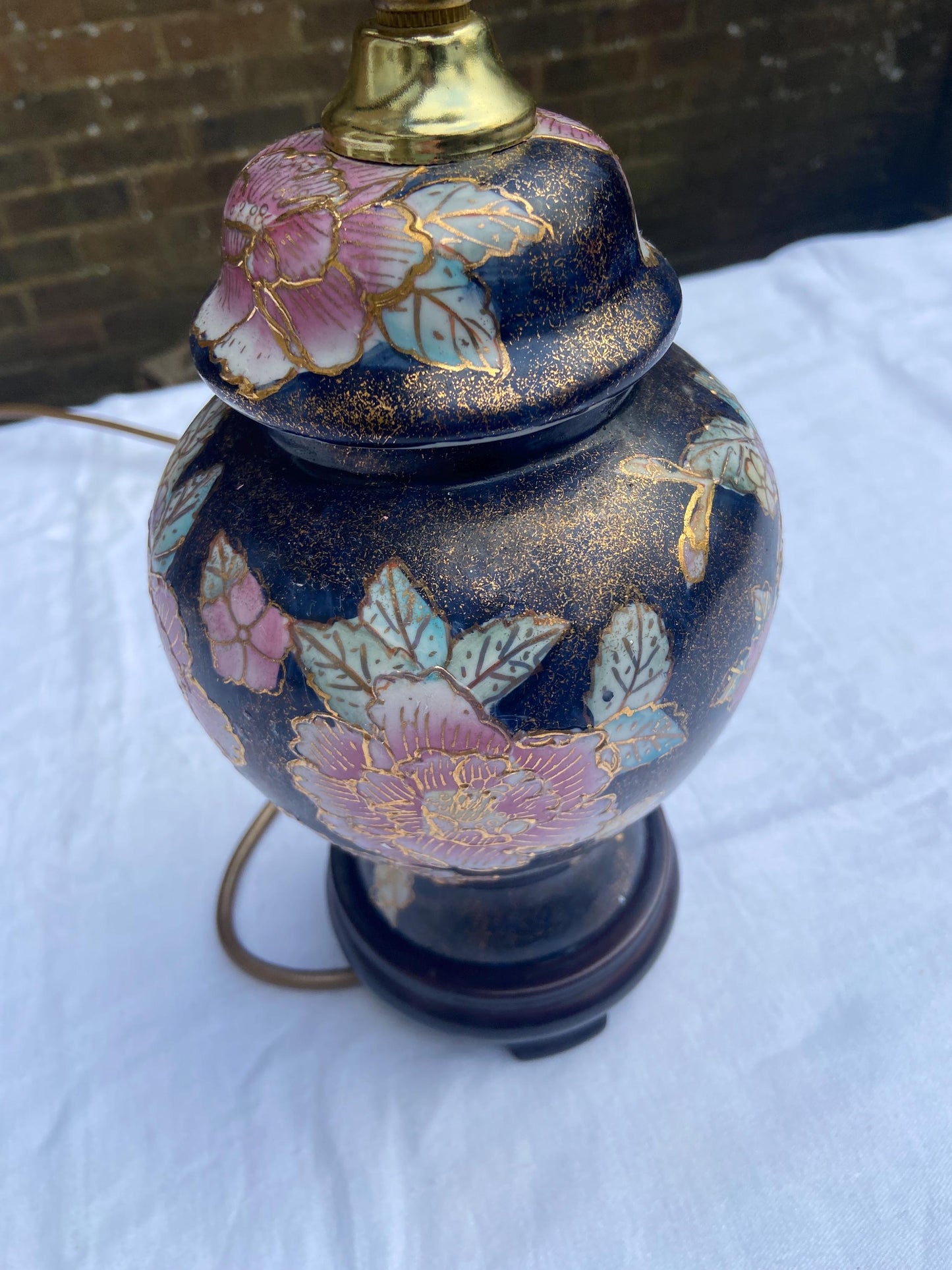 Original vintage C A Lighting Oriental Ginger Jar style table lamp - navy and gold with pink bold flowers - working condition