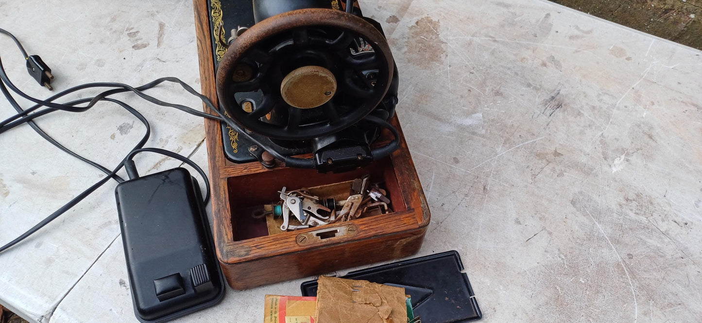 A Classic Vintage Singer Electric Sewing Machine and Case Not Working Decorative Prop Industrial