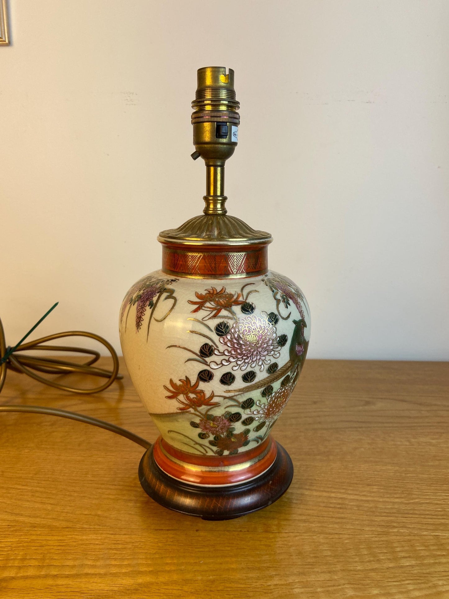 Vintage Kutani Rochamp Oriental Style Table Lamp, smaller size, 30cm tall, 14cm diameter, lotus flowers, wisteria, mythical birds, working