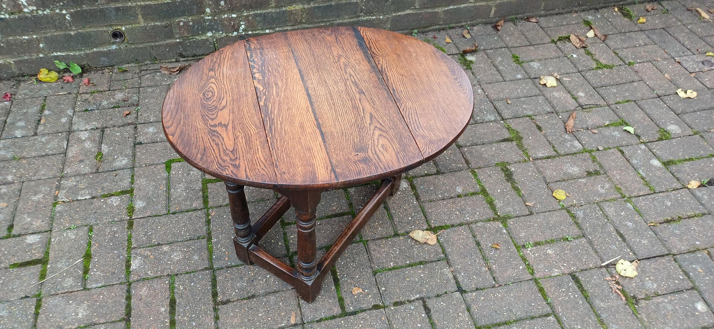 Quality Solid Oak Utility Stool with Swivel Top – Versatile Coffee Table or Seat