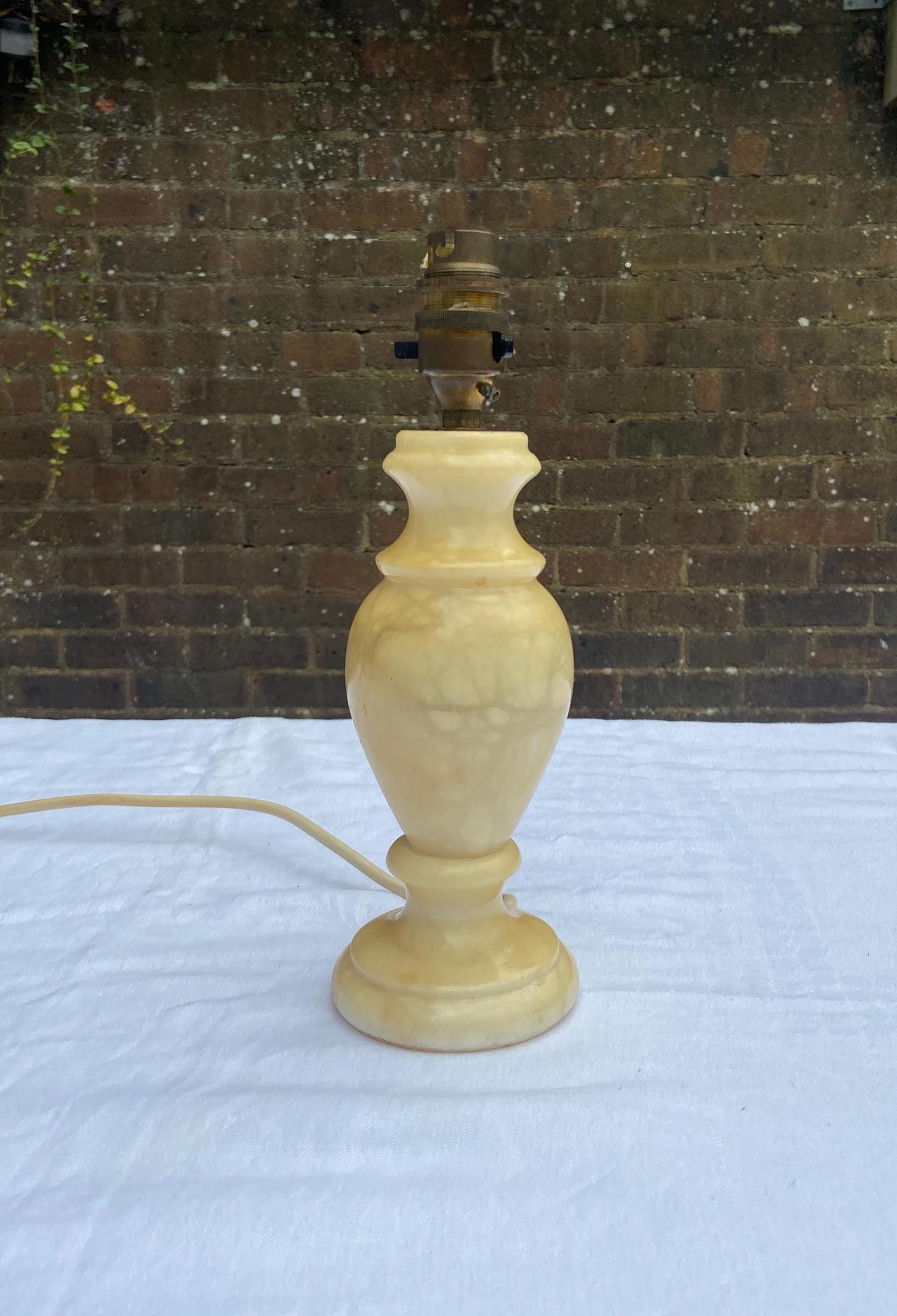 honeycomb colour textured alabaster vintage table lamp. like marble or onyx. small to medium size. VGC. working. retro style table lamp