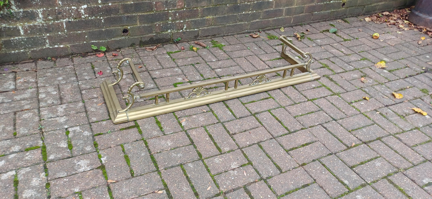 Large and Attractive Vintage Victorian Brass Fender – Elegant Fire Guard and Fireplace Decoration