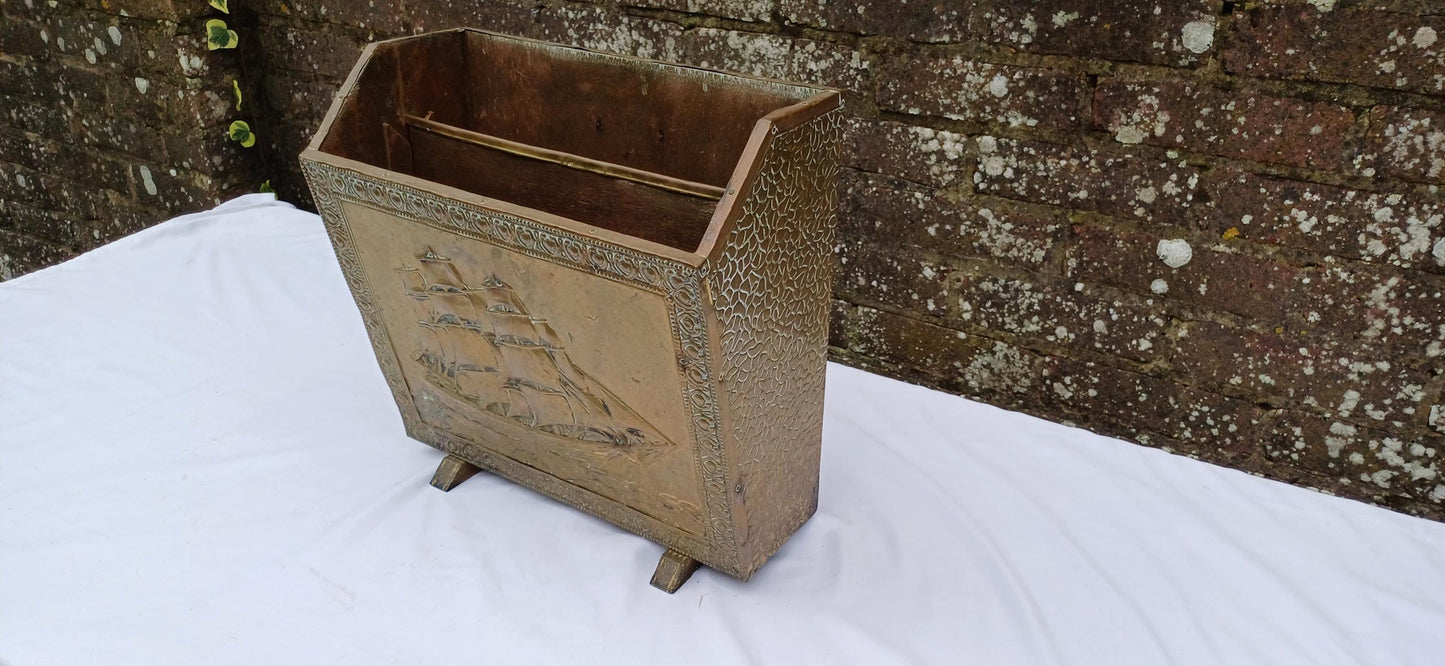 Vintage Mid-Century Brass Galleon Magazine Rack – Nautical Decor for Classic Charm