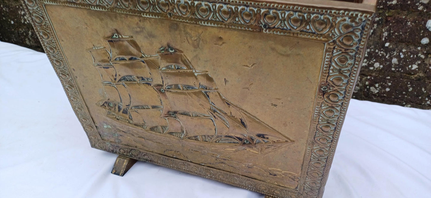 Vintage Mid-Century Brass Galleon Magazine Rack – Nautical Decor for Classic Charm
