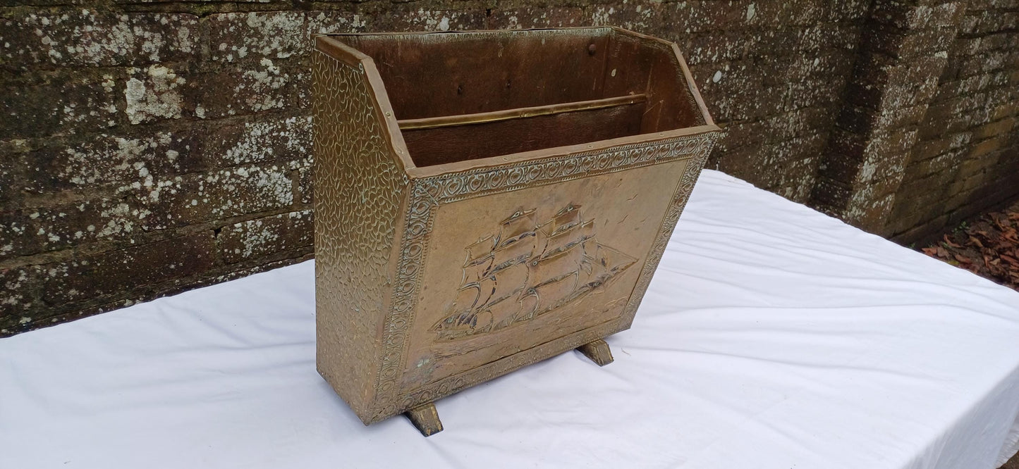 Vintage Mid-Century Brass Galleon Magazine Rack – Nautical Decor for Classic Charm