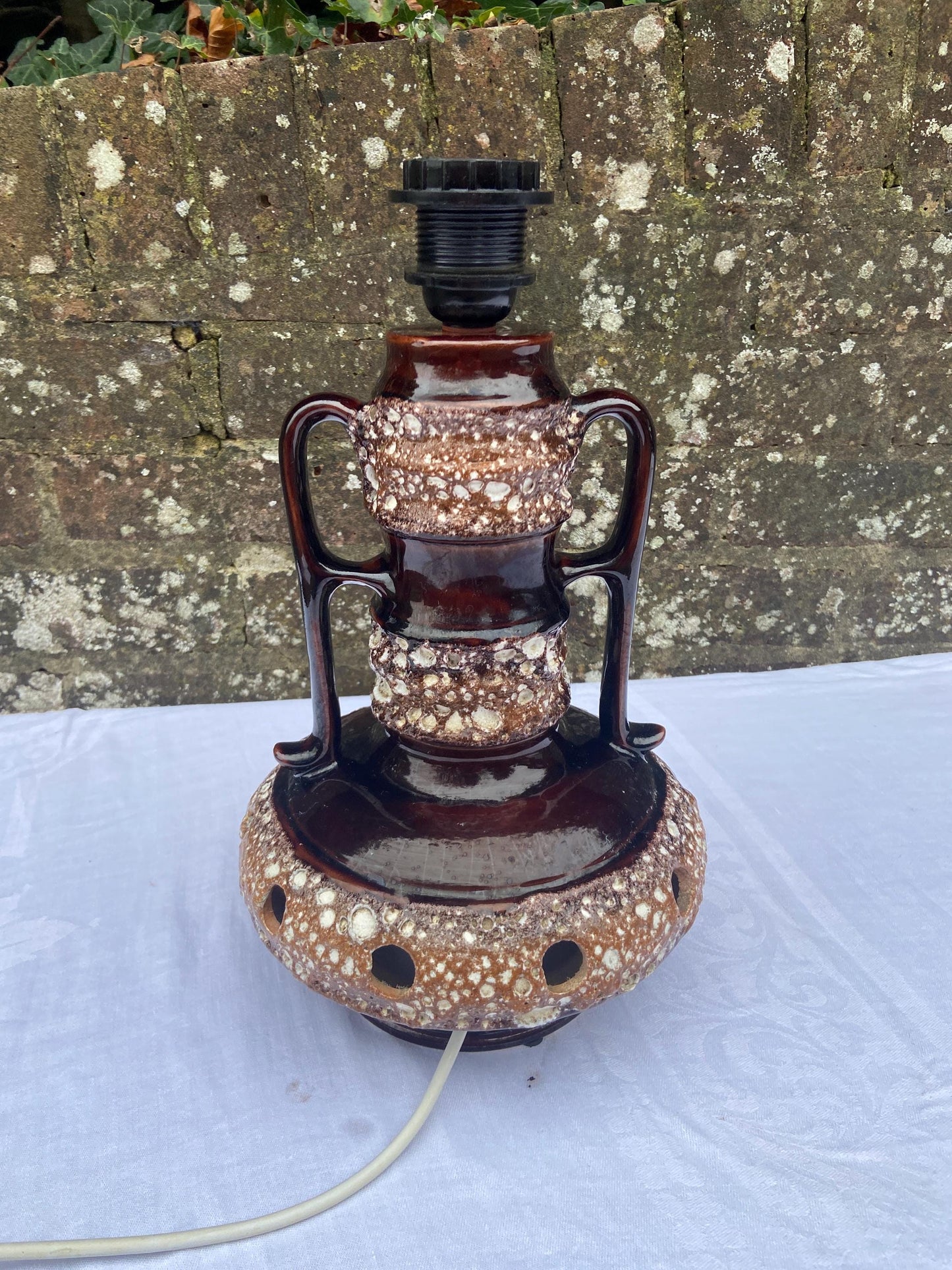 Original retro lava pottery table lamp - working