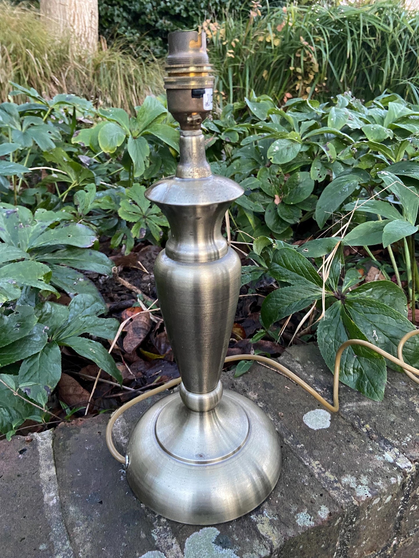 BHS Antique style brass vintage metal table lamp - lovely shape, working condition