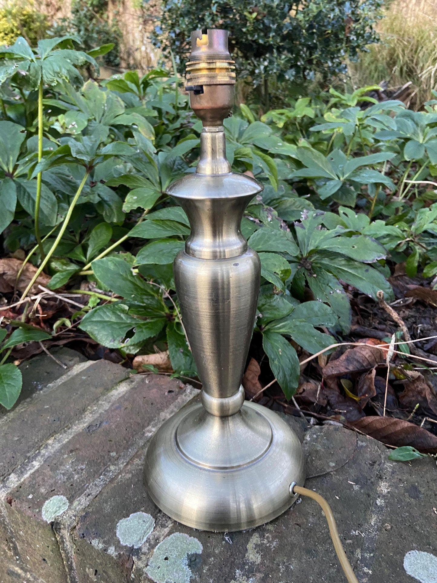 BHS Antique style brass vintage metal table lamp - lovely shape, working condition
