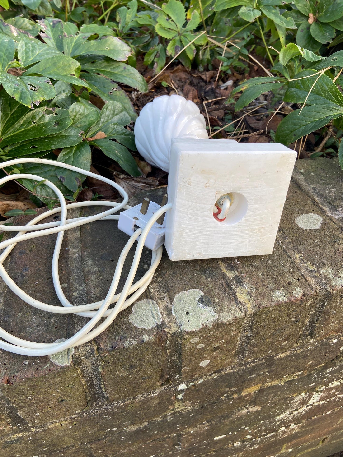 Very large vintage white Alabaster classic table lamp - working