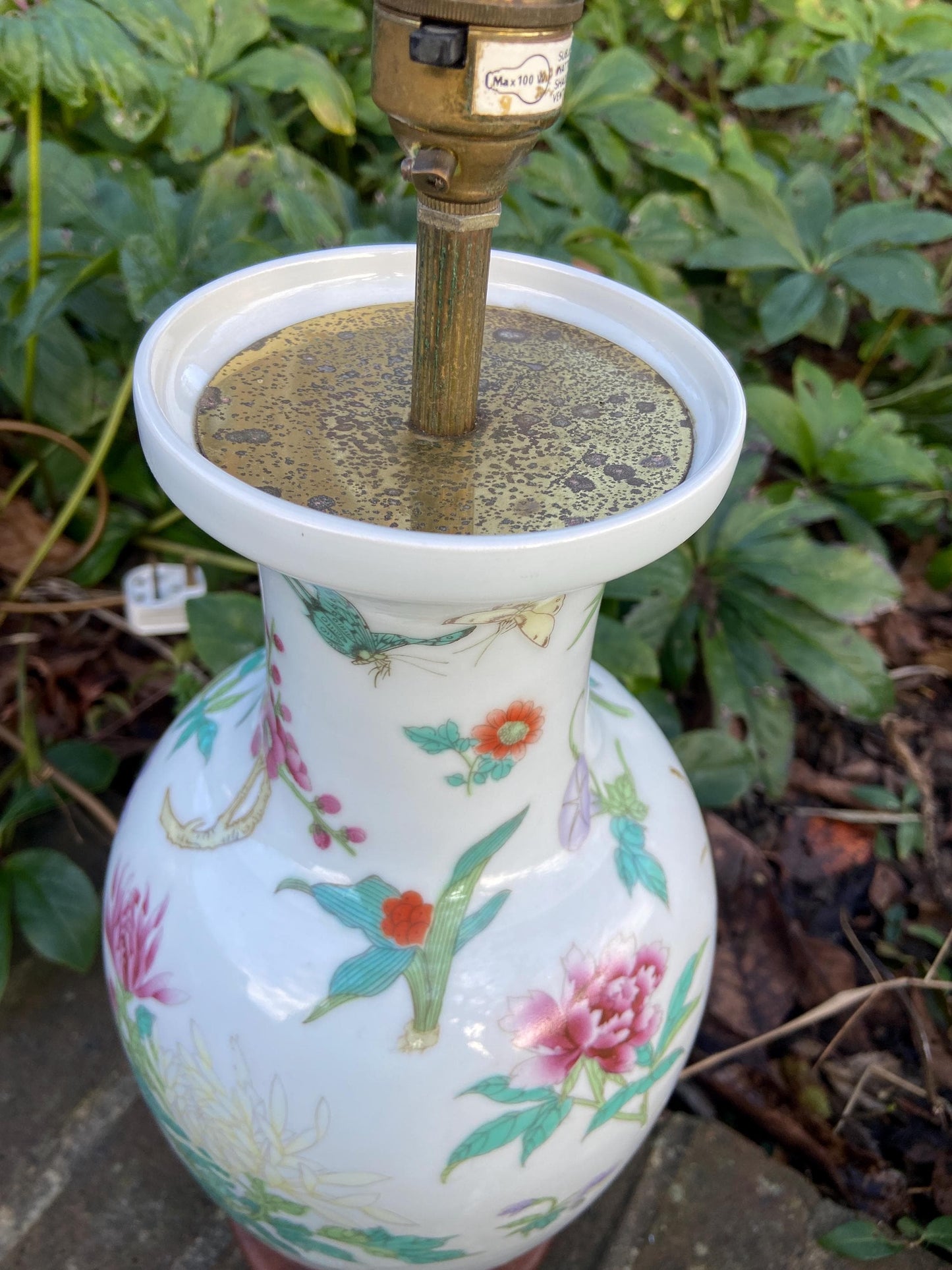 Very lovely large vintage oriental vase shaped table lamp, hand painted, Japanese style design - working condition