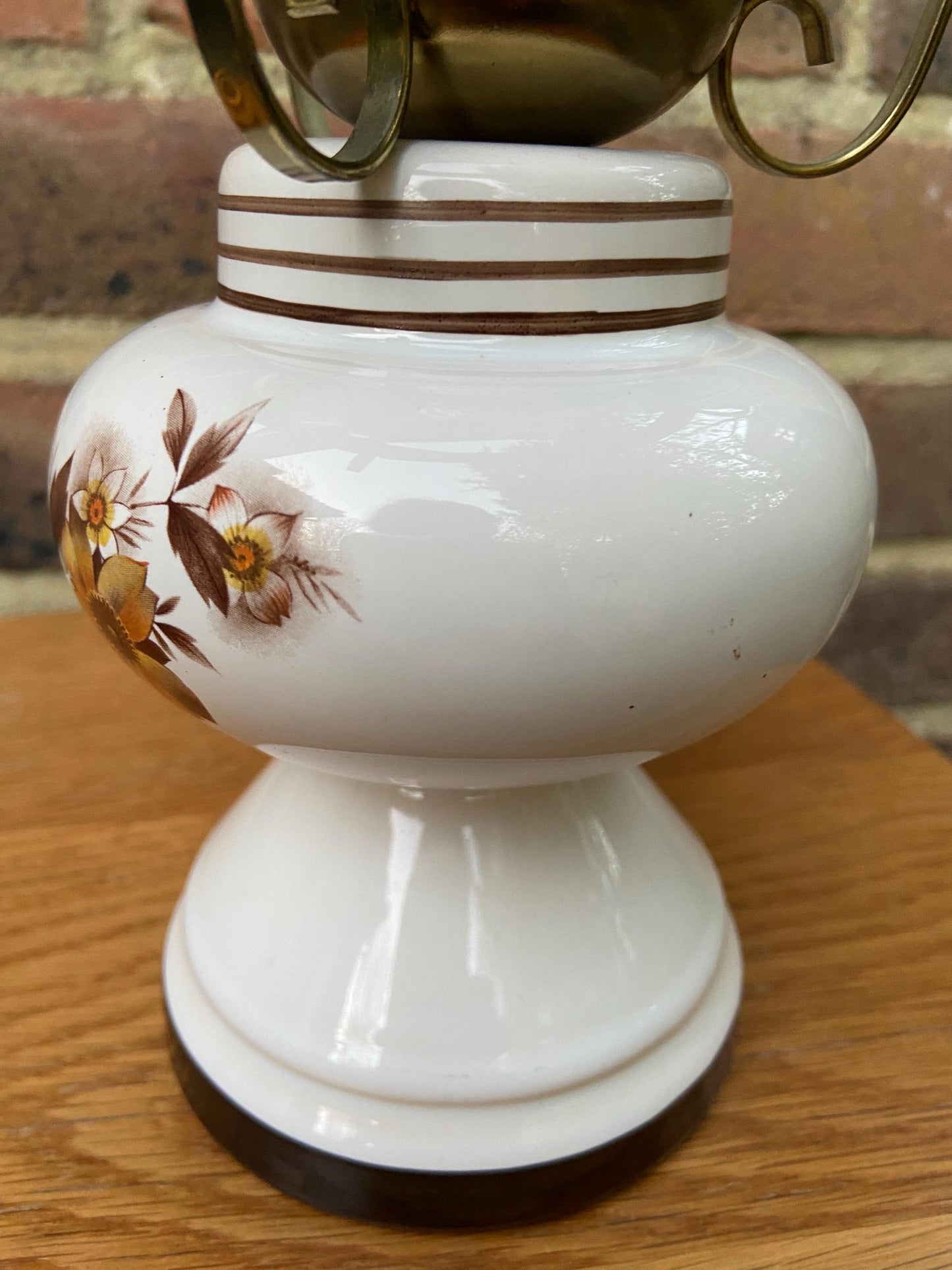 1970s mock Victorian oil lamp in white ceramic, brass shade holder and vintage floral motif - working condition