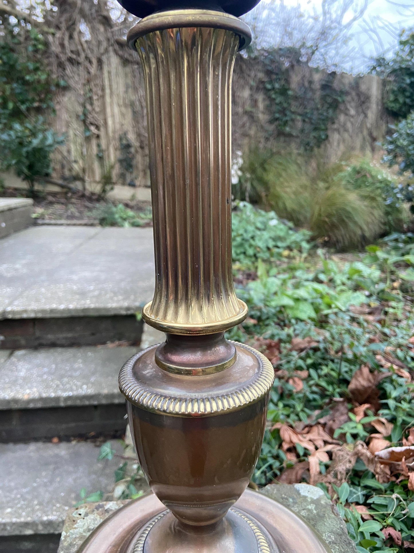 Wonderful two tone Brass metal vintage table lamp, 1970s - antique looking finish - working