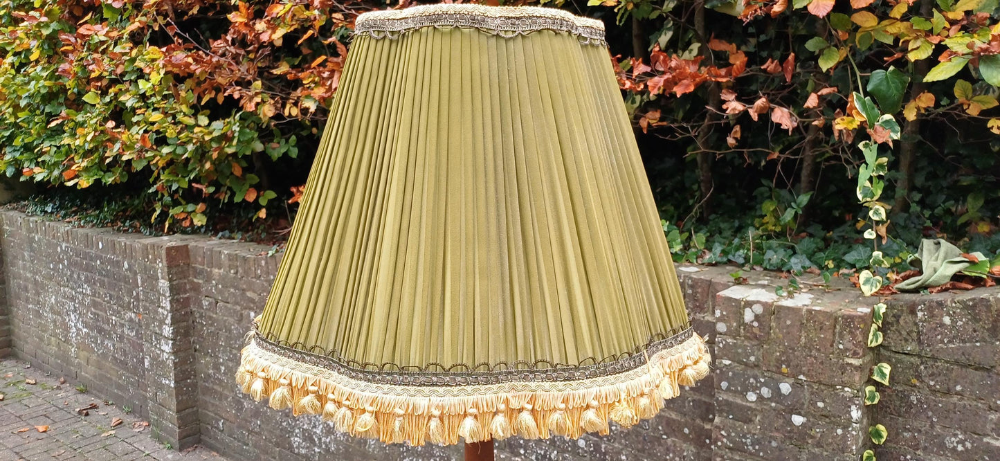 Superb Vintage Retro Mid-Century Brass and Teak Floor Lamp with Outstanding Vintage Lampshade – Fully Working FREE HAND DELIVERY