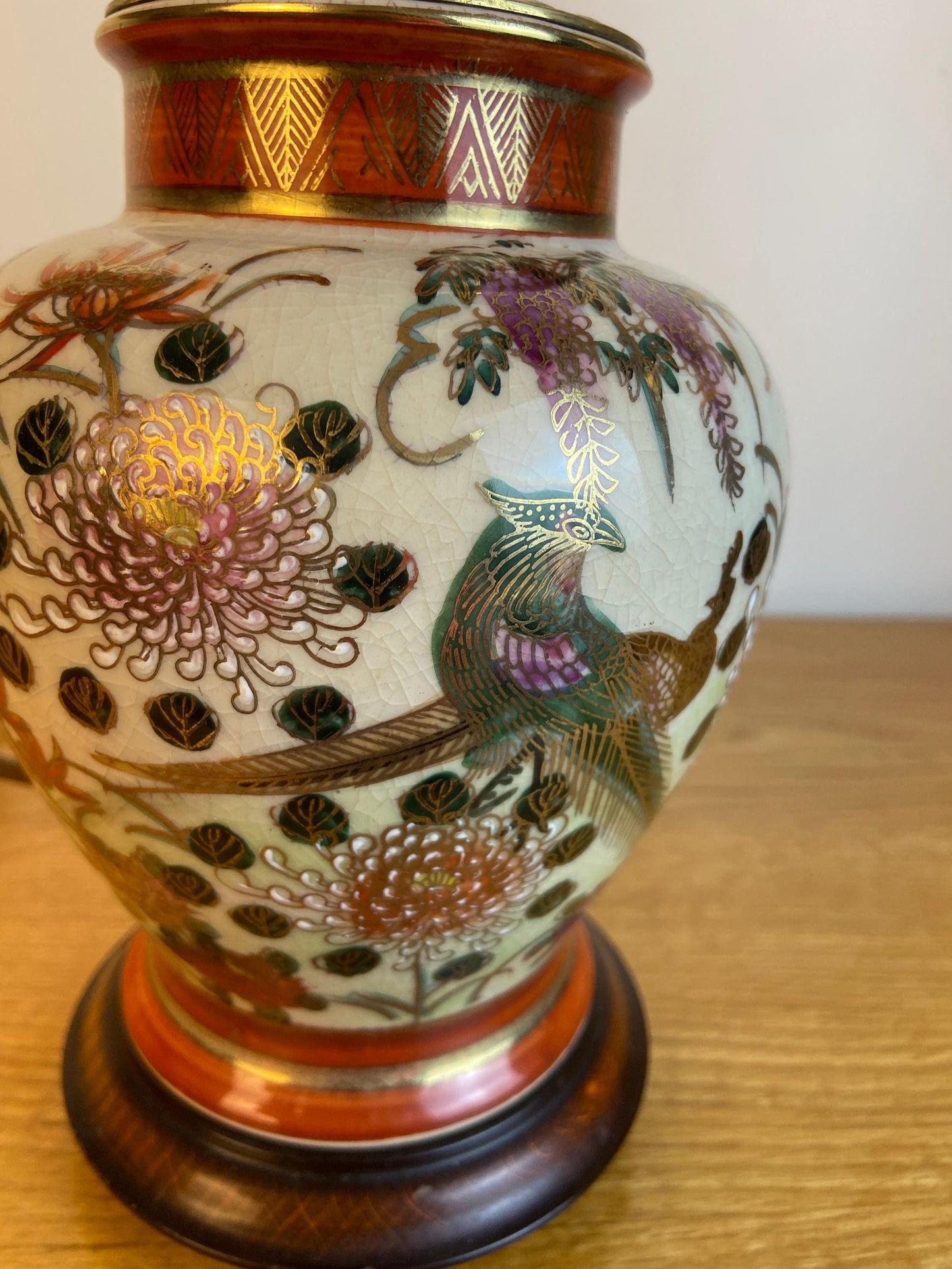 Vintage Kutani Rochamp Oriental Style Table Lamp, smaller size, 30cm tall, 14cm diameter, lotus flowers, wisteria, mythical birds, working