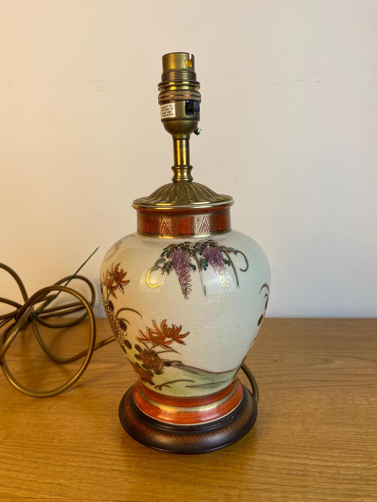 Vintage Kutani Rochamp Oriental Style Table Lamp, smaller size, 30cm tall, 14cm diameter, lotus flowers, wisteria, mythical birds, working