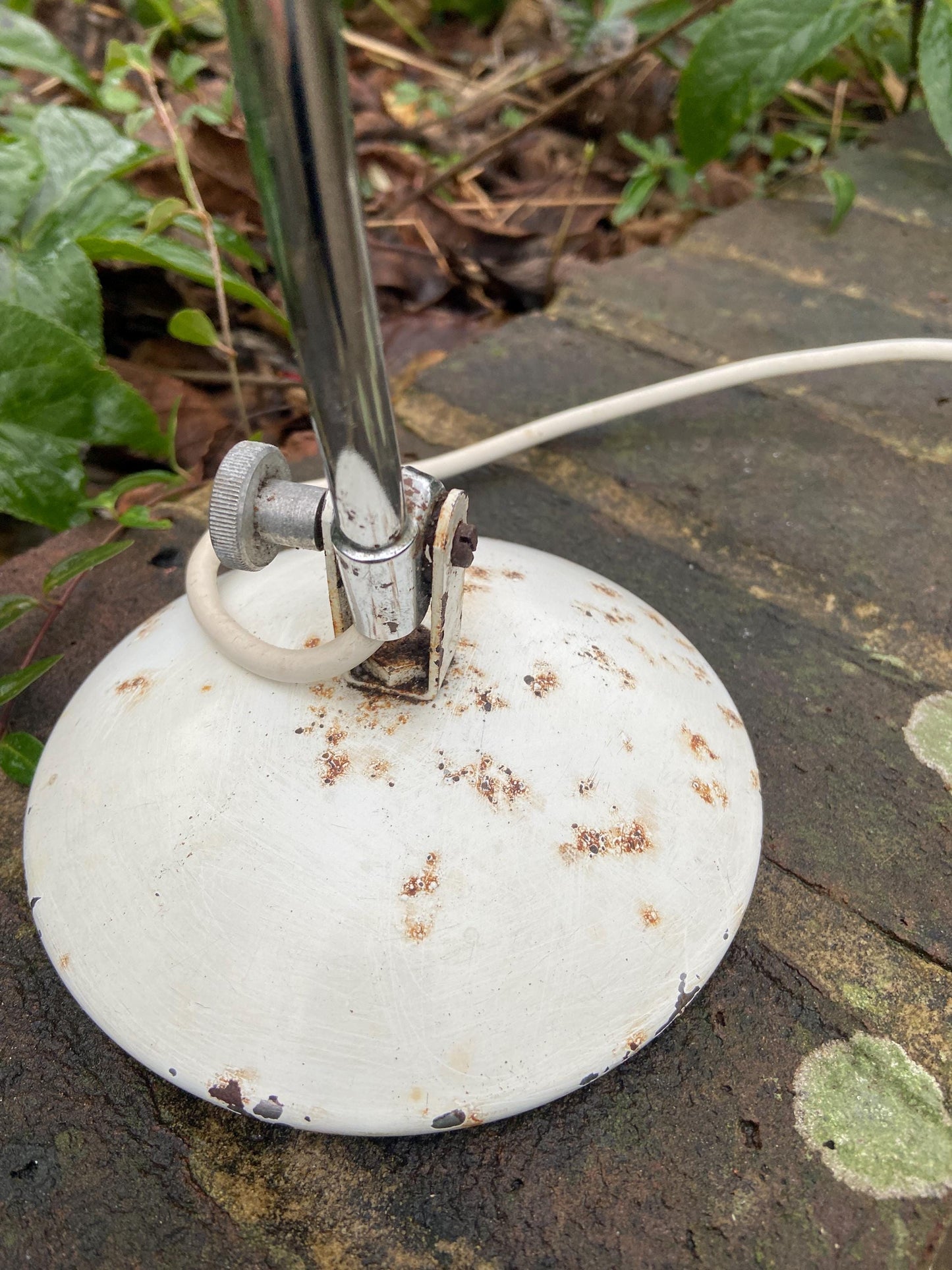 Authentic mid-century Desk Lamp in white and silver metal. Quality retro desk or study lamp.